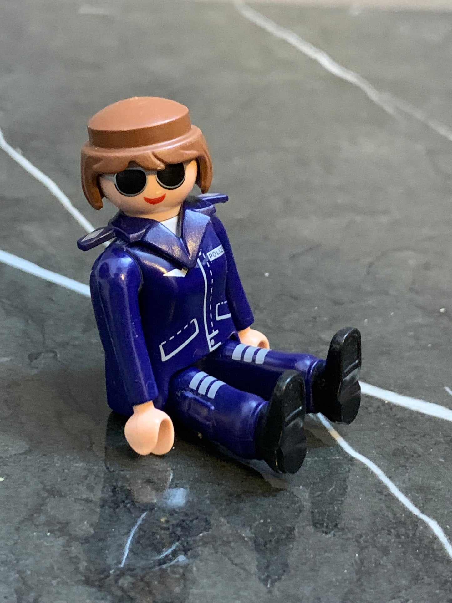 PLAYMOBIL FIGURE WOMAN GIRL POLICE OFFICER