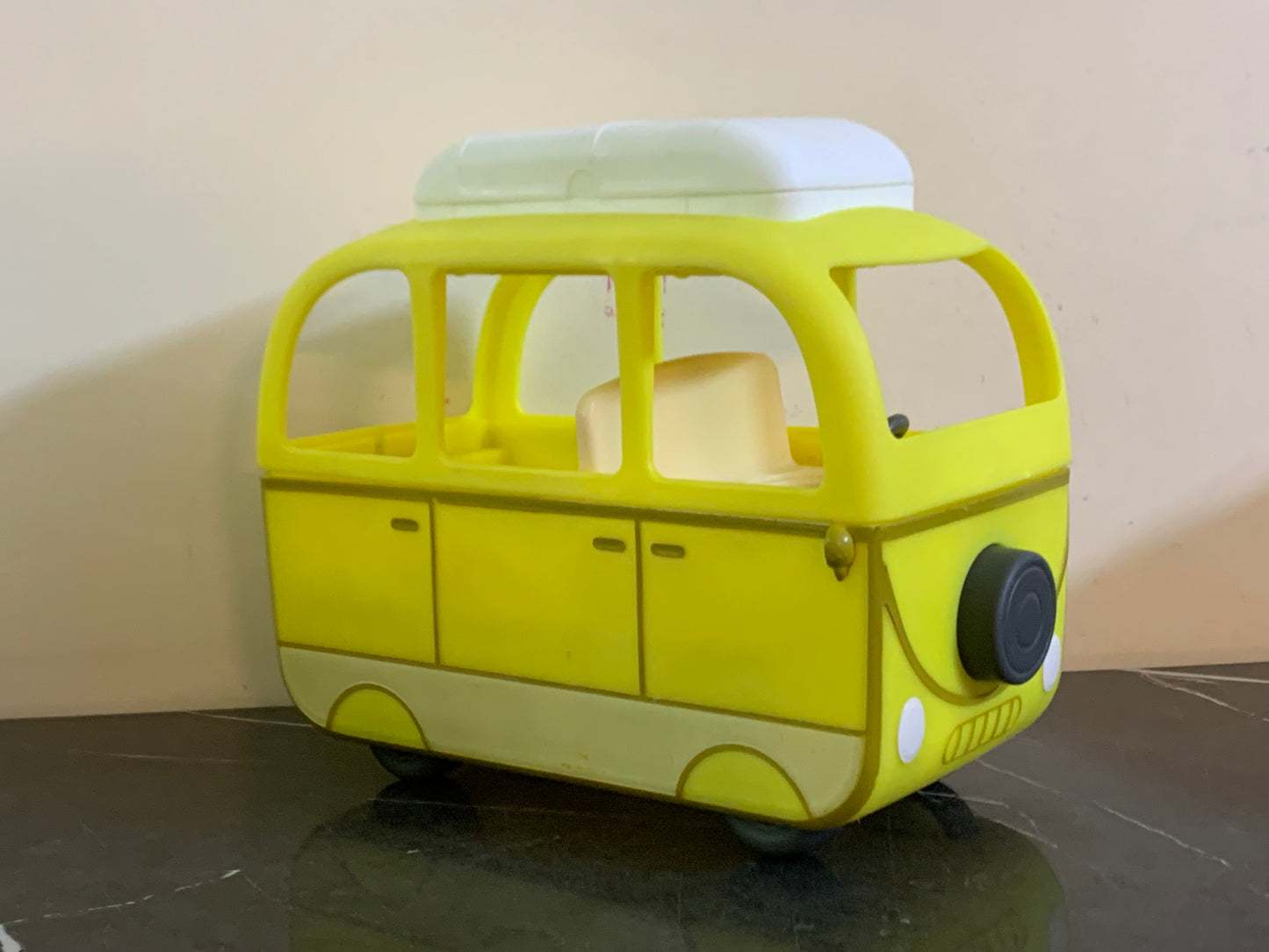 Peppa Pig Yellow Campervan. SKU:BXL-804