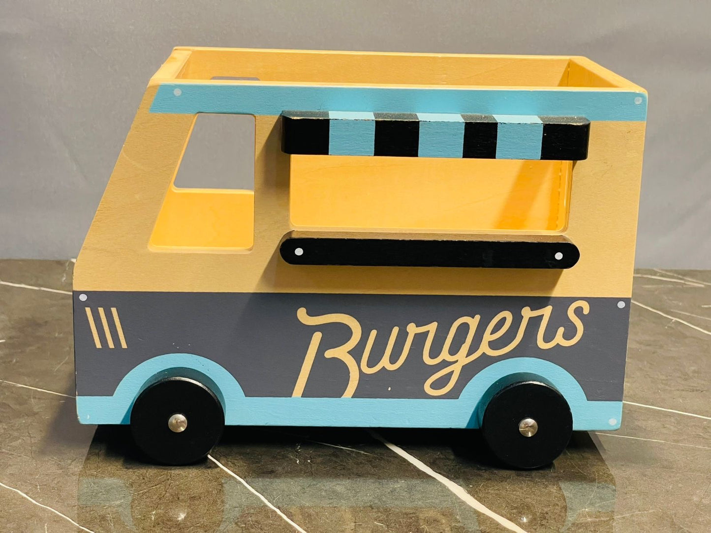 Wooden toy truck(9*7 inches)