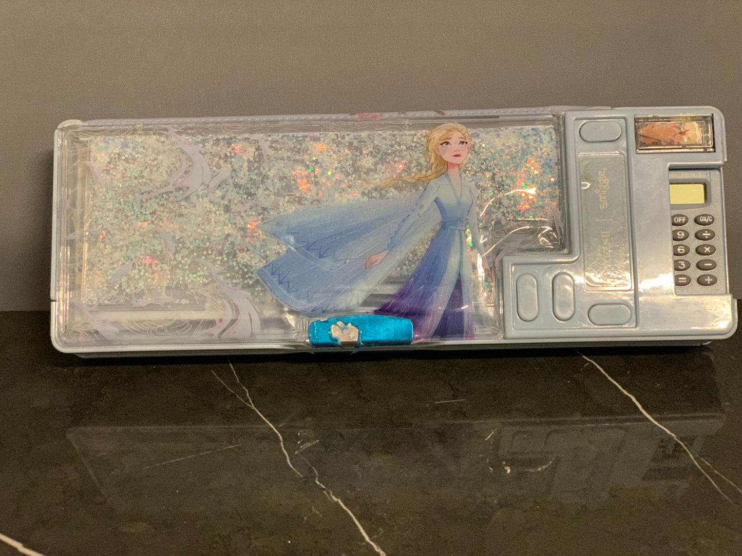 Smiggle Frozen II Pop Out Pencil Case. (9/10 condition)