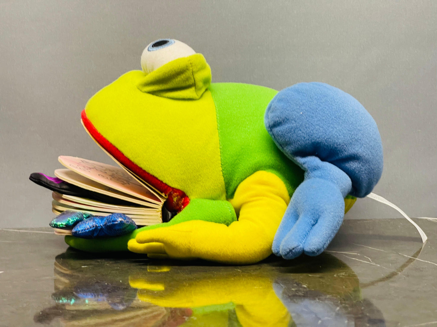 Frog Pop Up Book by Simon & Schuster (9/10 condition)