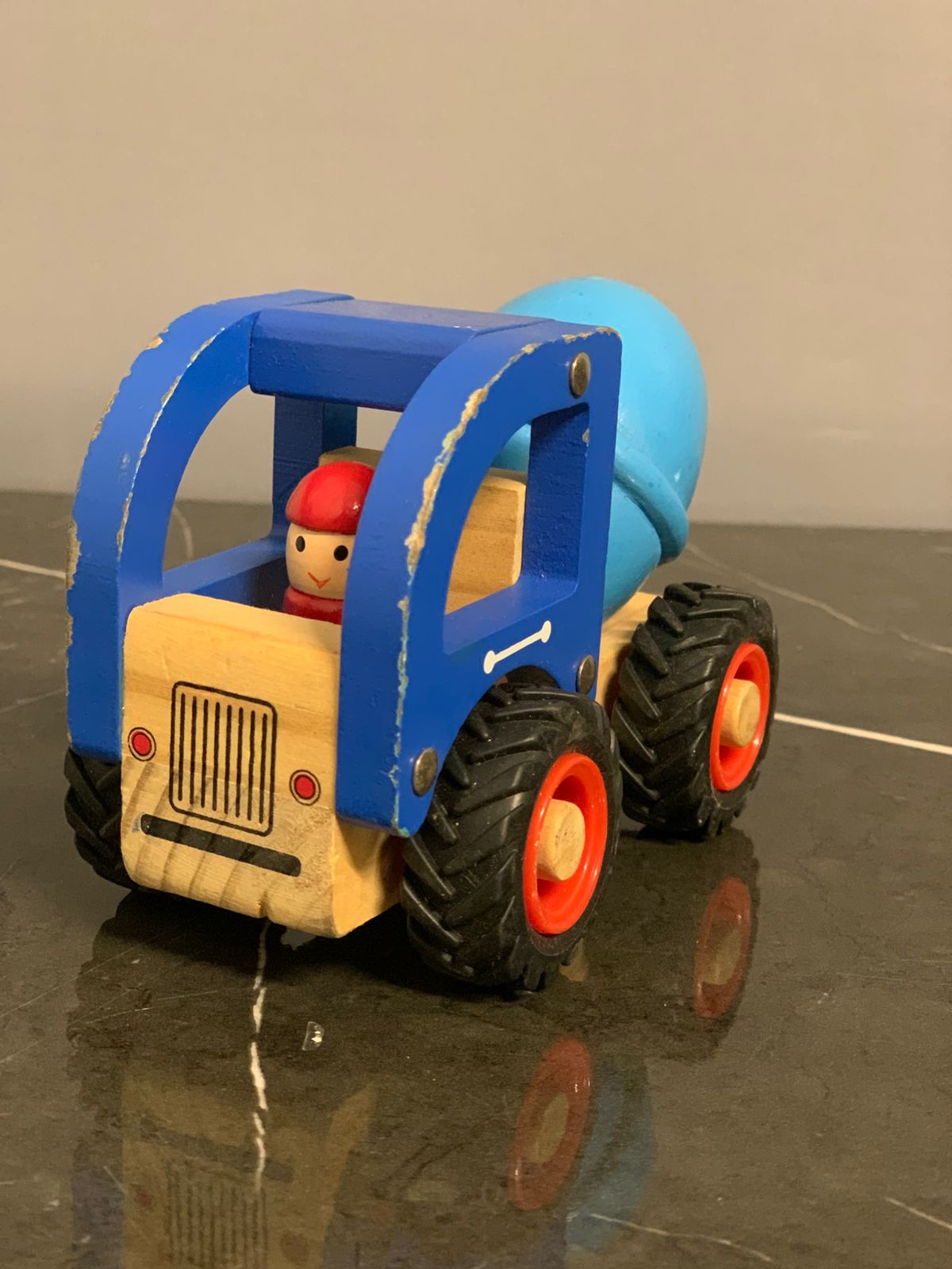 Wooden Concrete Mixer. (Condition 9/10)