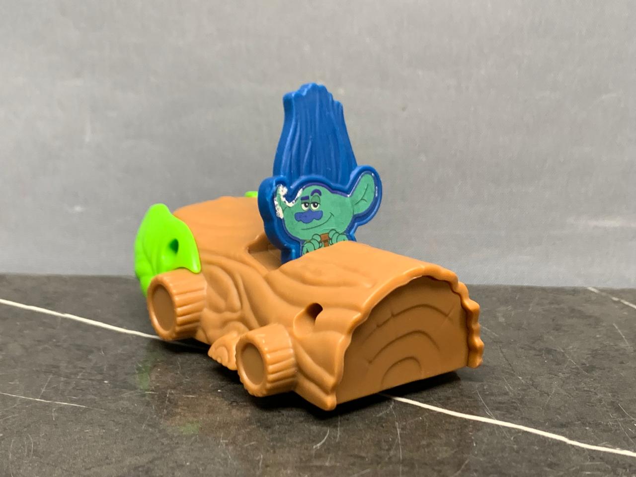 TrollsTopia pull-back car