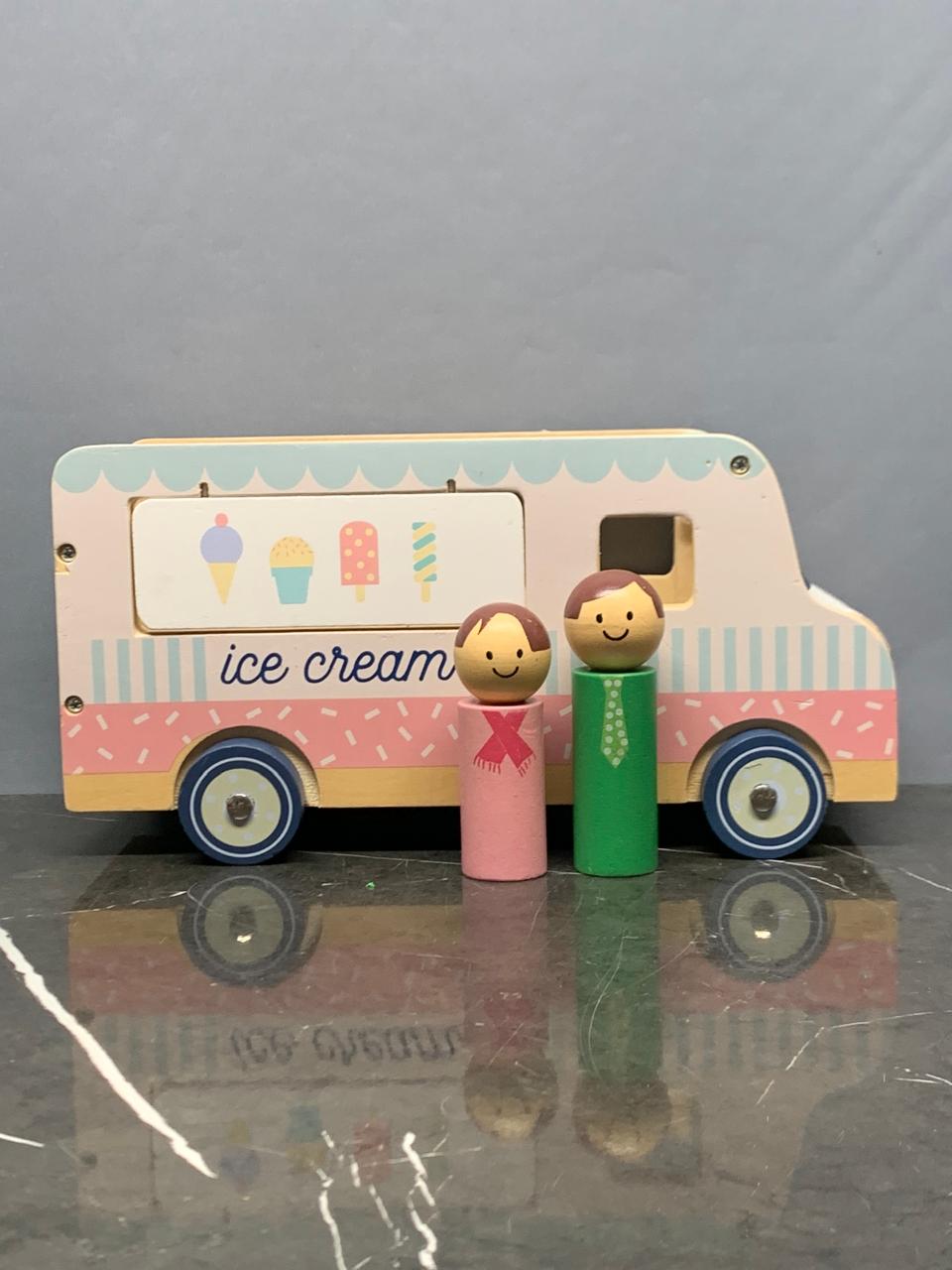Wooden Ice Cream Van. (034Aa)(400 advance)