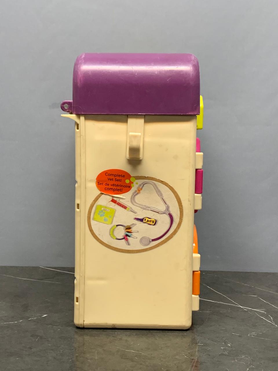 B. toys – Vet House For Kids.