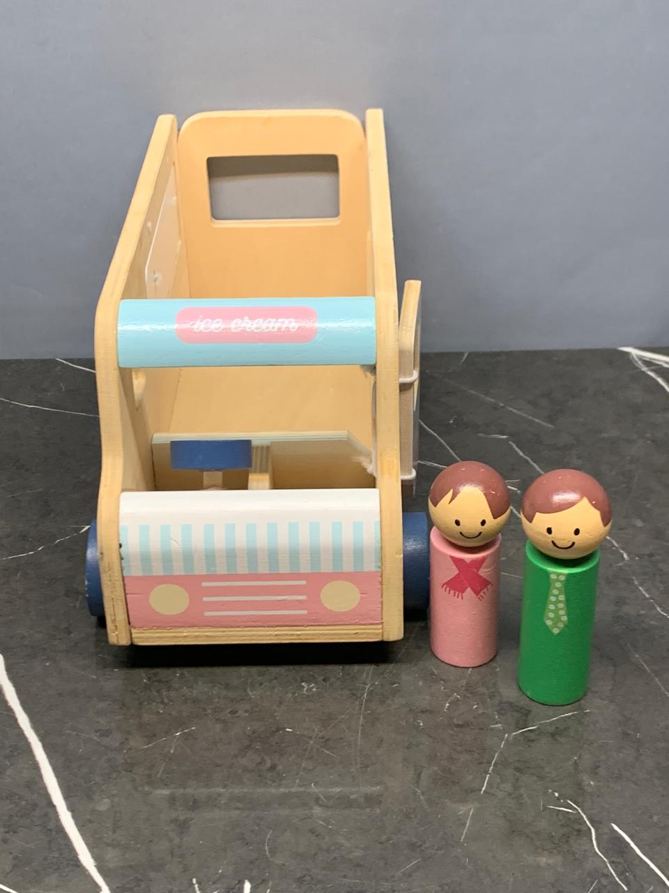 Wooden Ice Cream Van. (034Aa)(400 advance)