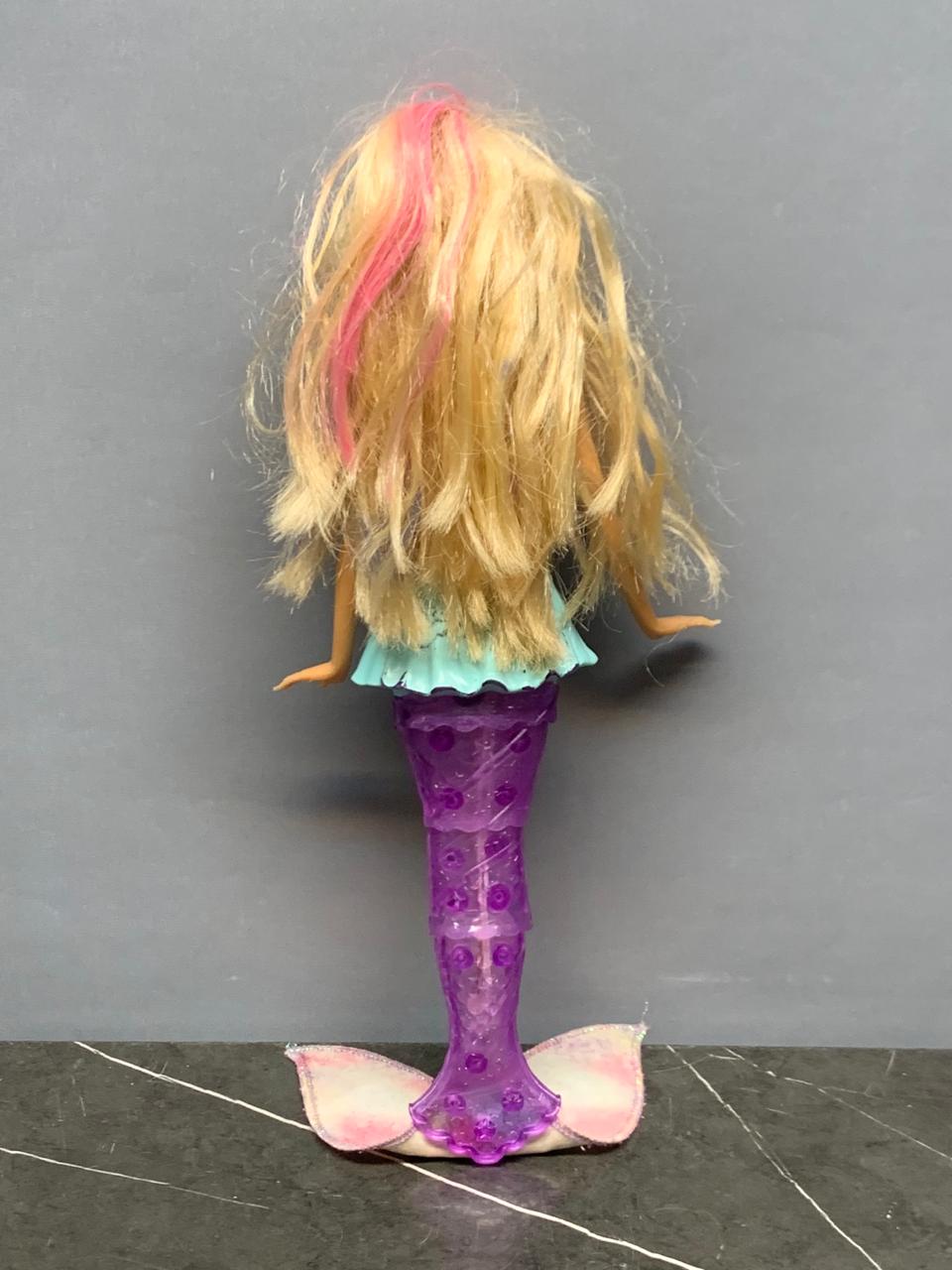 Barbie Dreamtopia Mermaid Doll. (Condition 9/10, damaged figers)