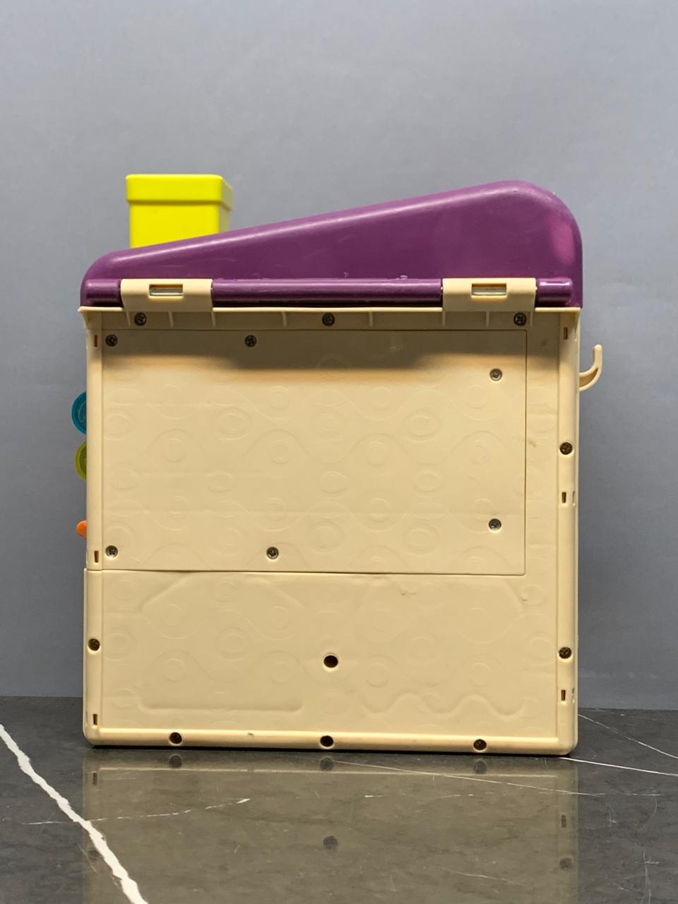 B. toys – Vet House For Kids.