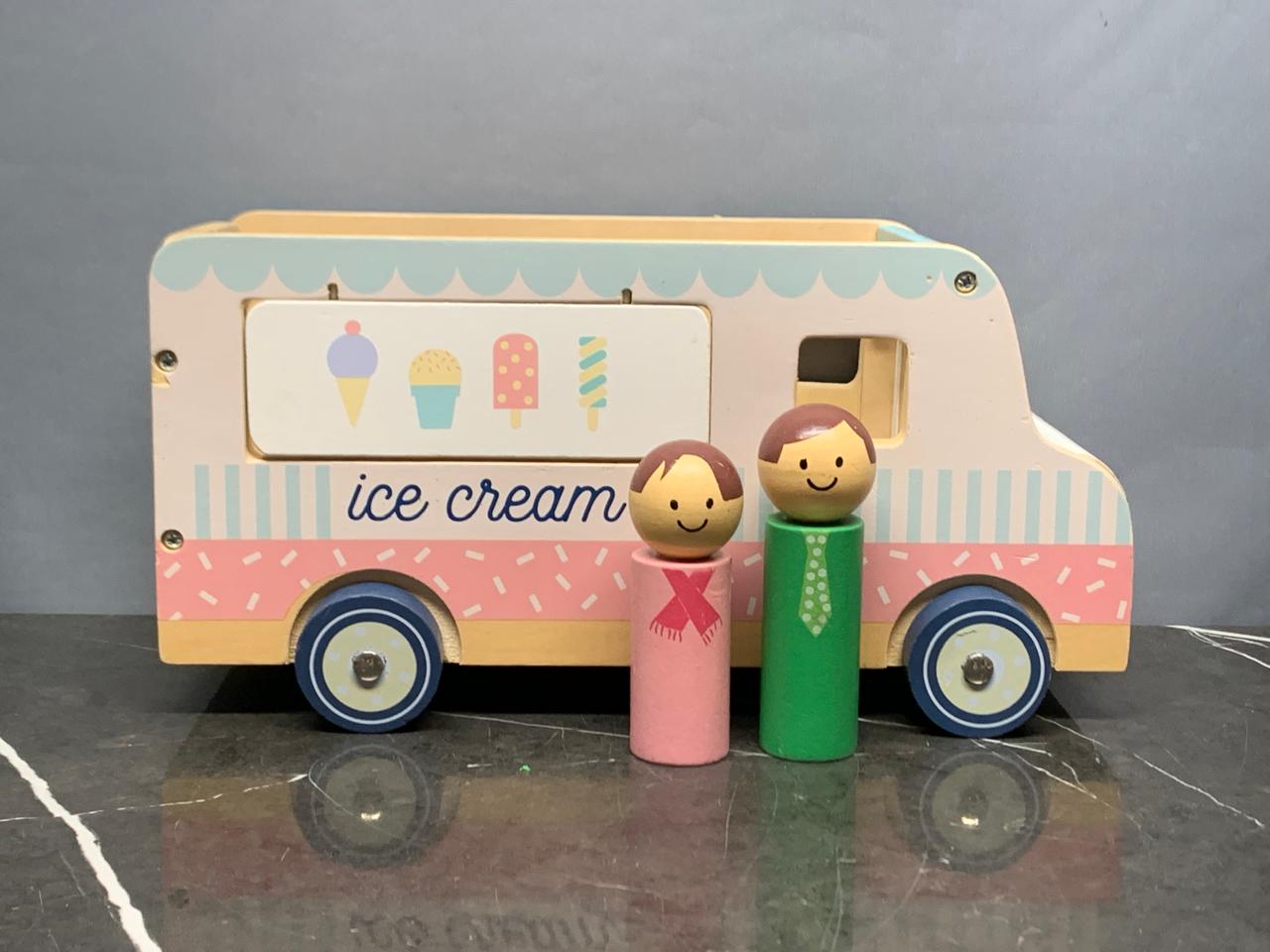Wooden Ice Cream Van. (034Aa)(400 advance)
