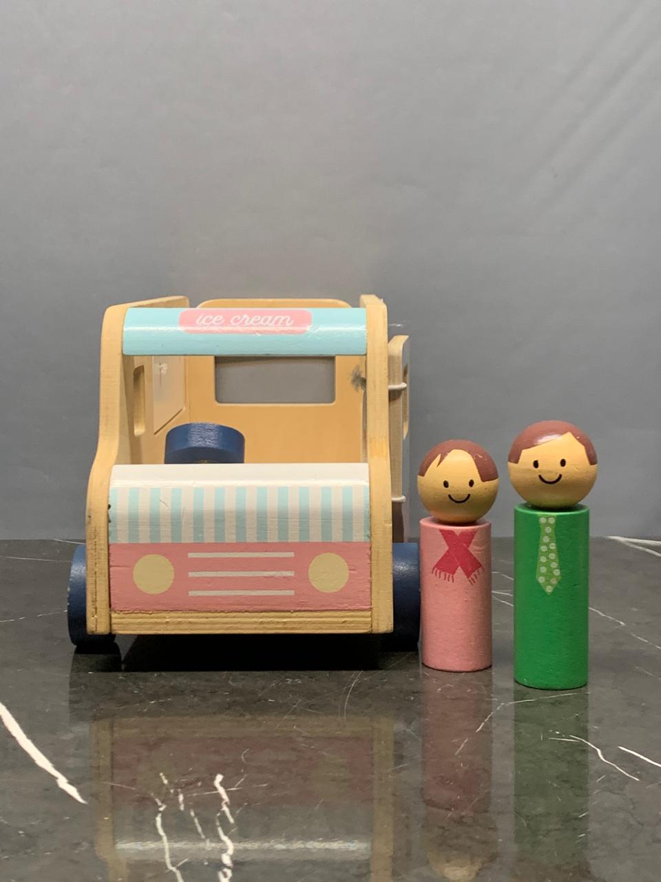 Wooden Ice Cream Van. (034Aa)(400 advance)