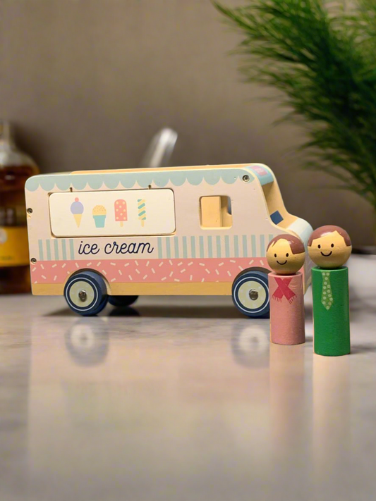 Wooden Ice Cream Van. (034Aa)(400 advance)