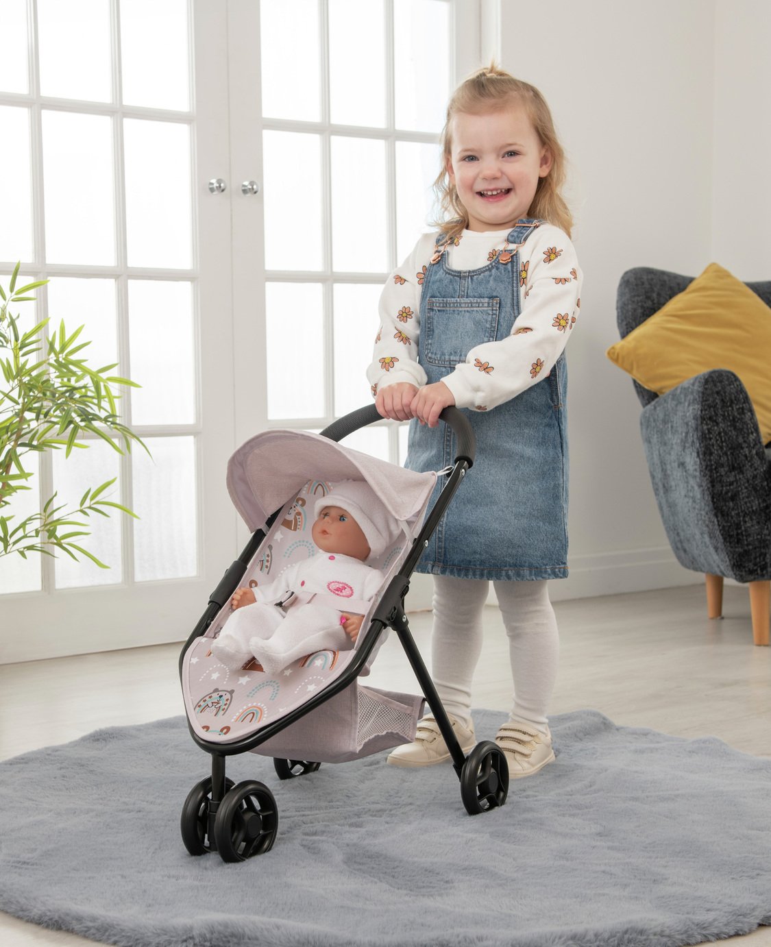 Joie Mini Dolls Pushchair. (Rs 450 advance)