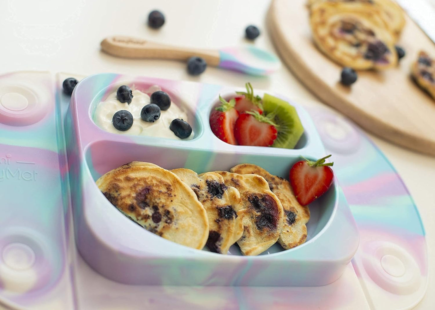 EasyTots EasyMat Mini Portable Baby Silicone Suction Plate with Lid