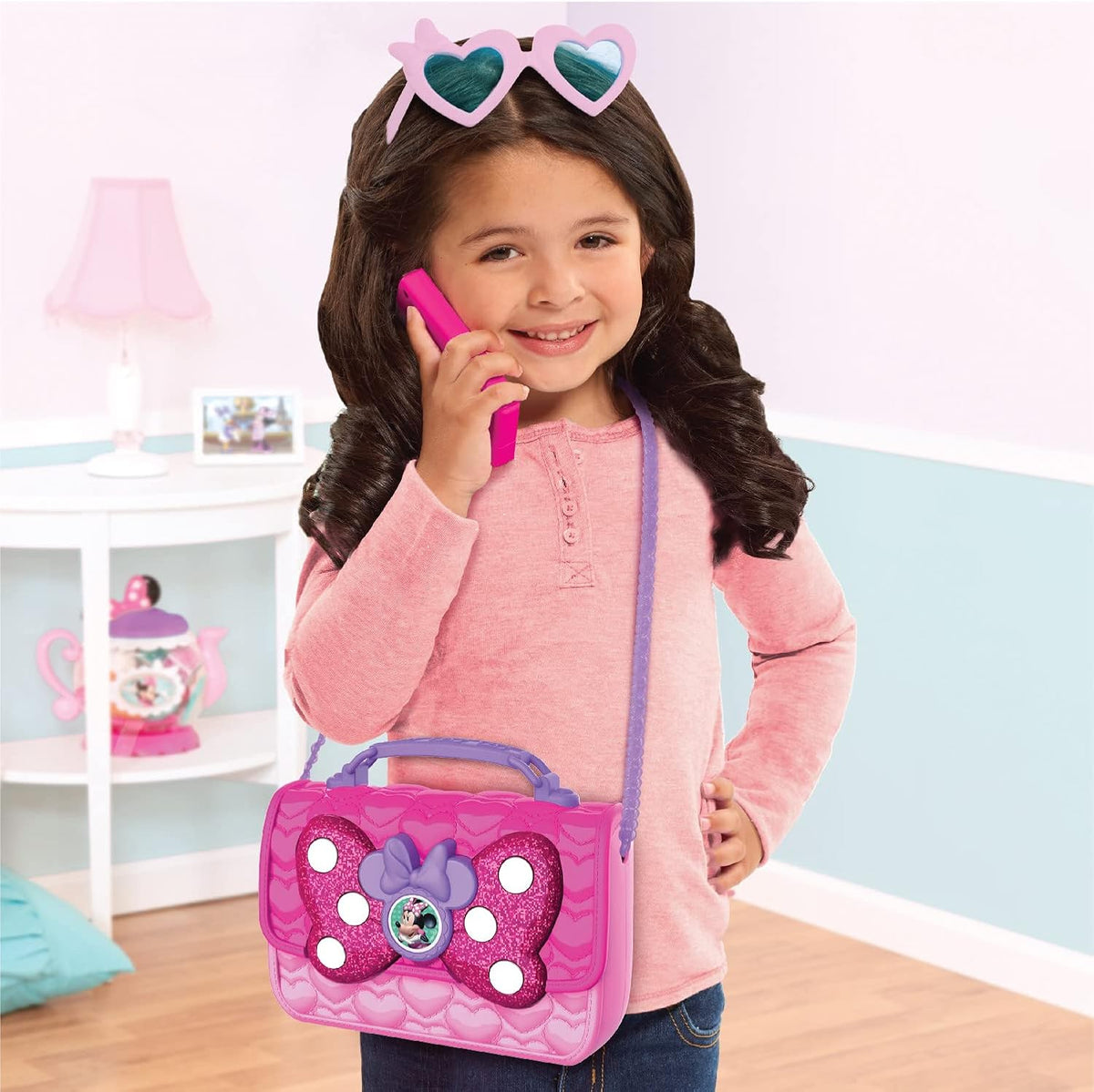 Disney Junior Minnie Mouse Chat with Me Cell Phone.