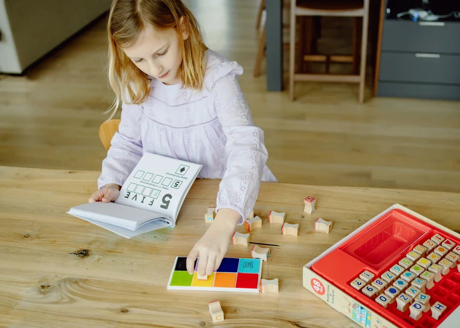 Chuckle & Roar Wooden Stamp Set. (New)(Rs 400 advance)