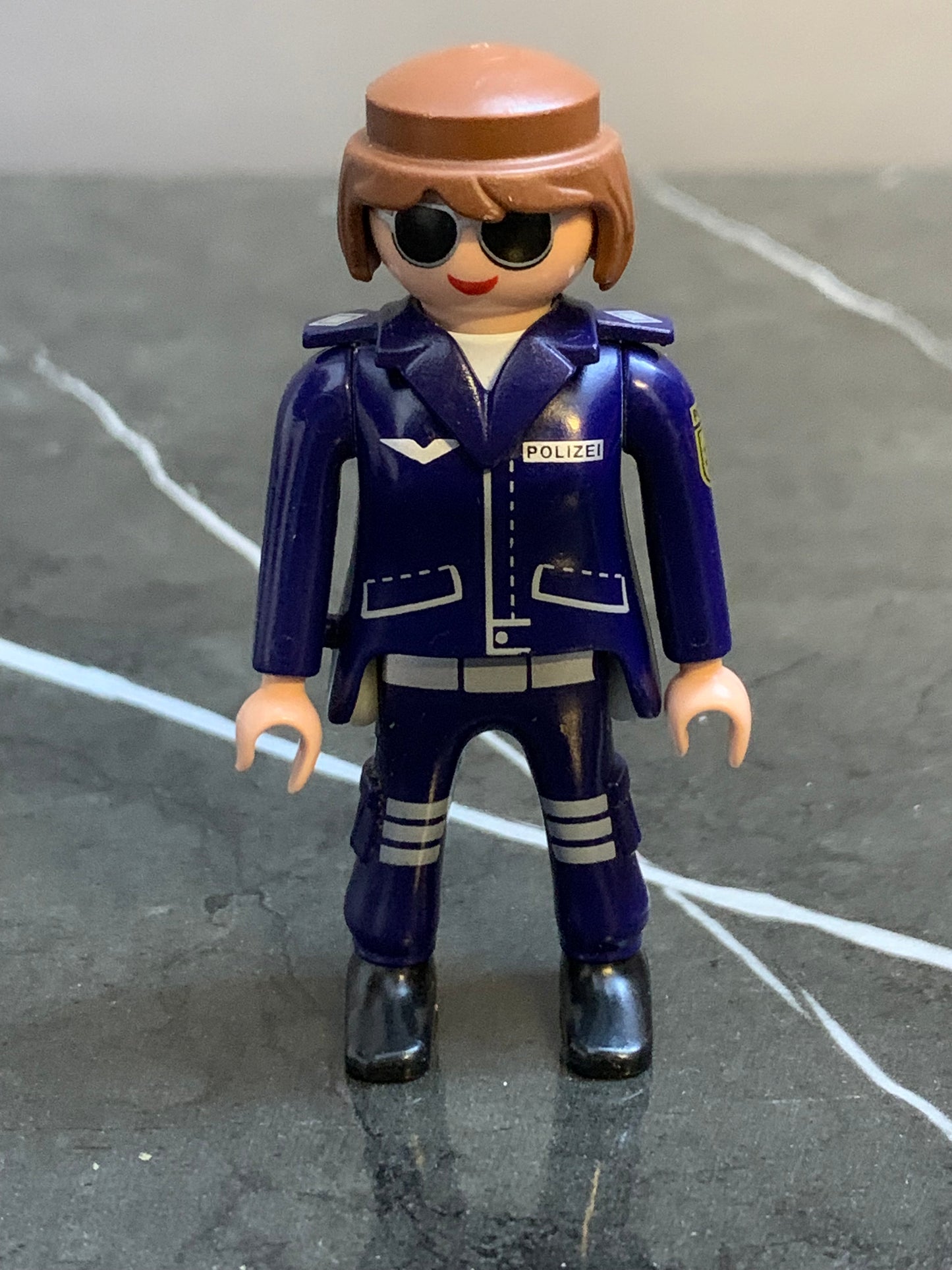 PLAYMOBIL FIGURE WOMAN GIRL POLICE OFFICER