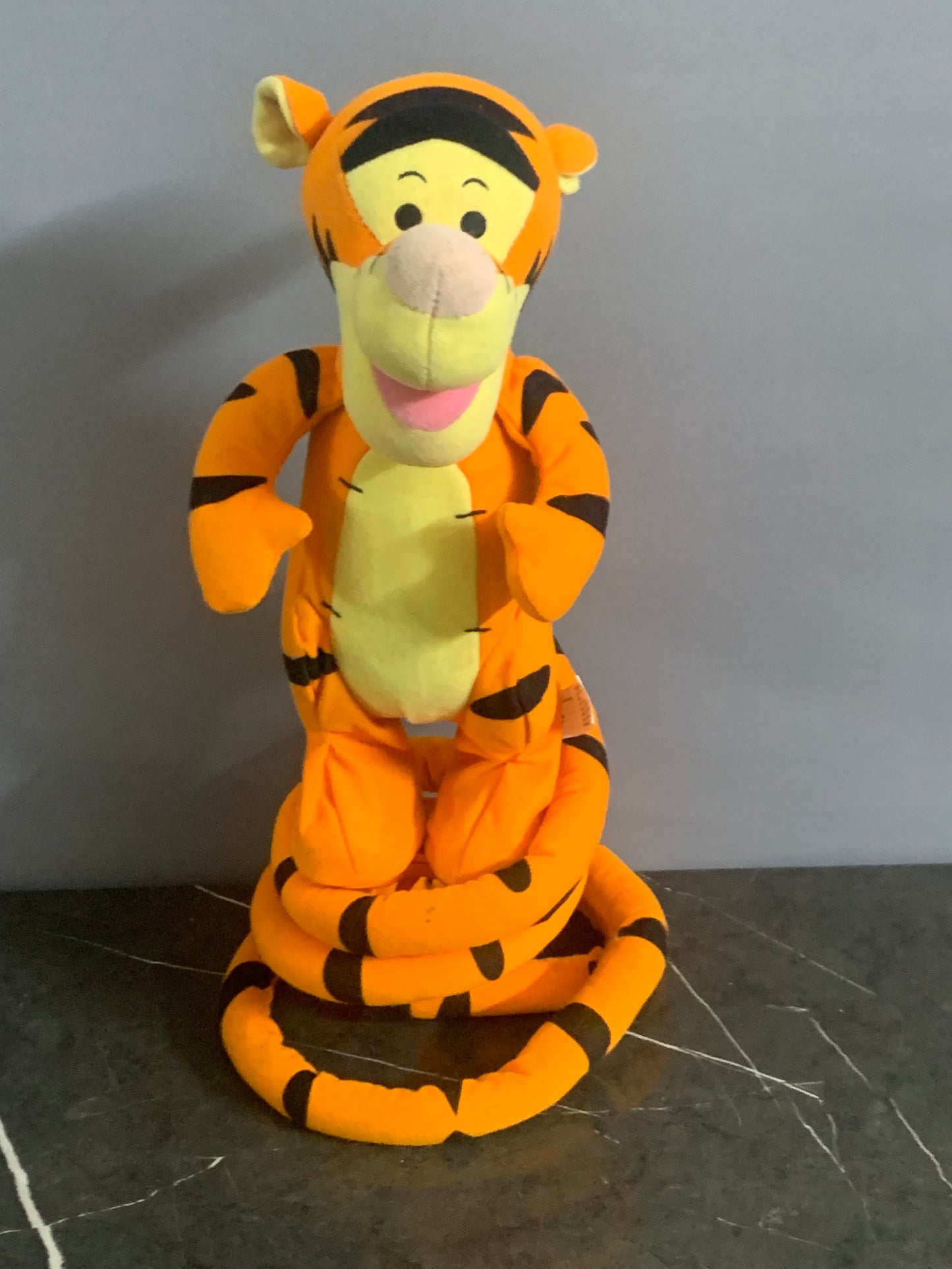 Disney Turbo Tail Bouncing Tigger SKU:BXL-069 (batteries’ cover missing)