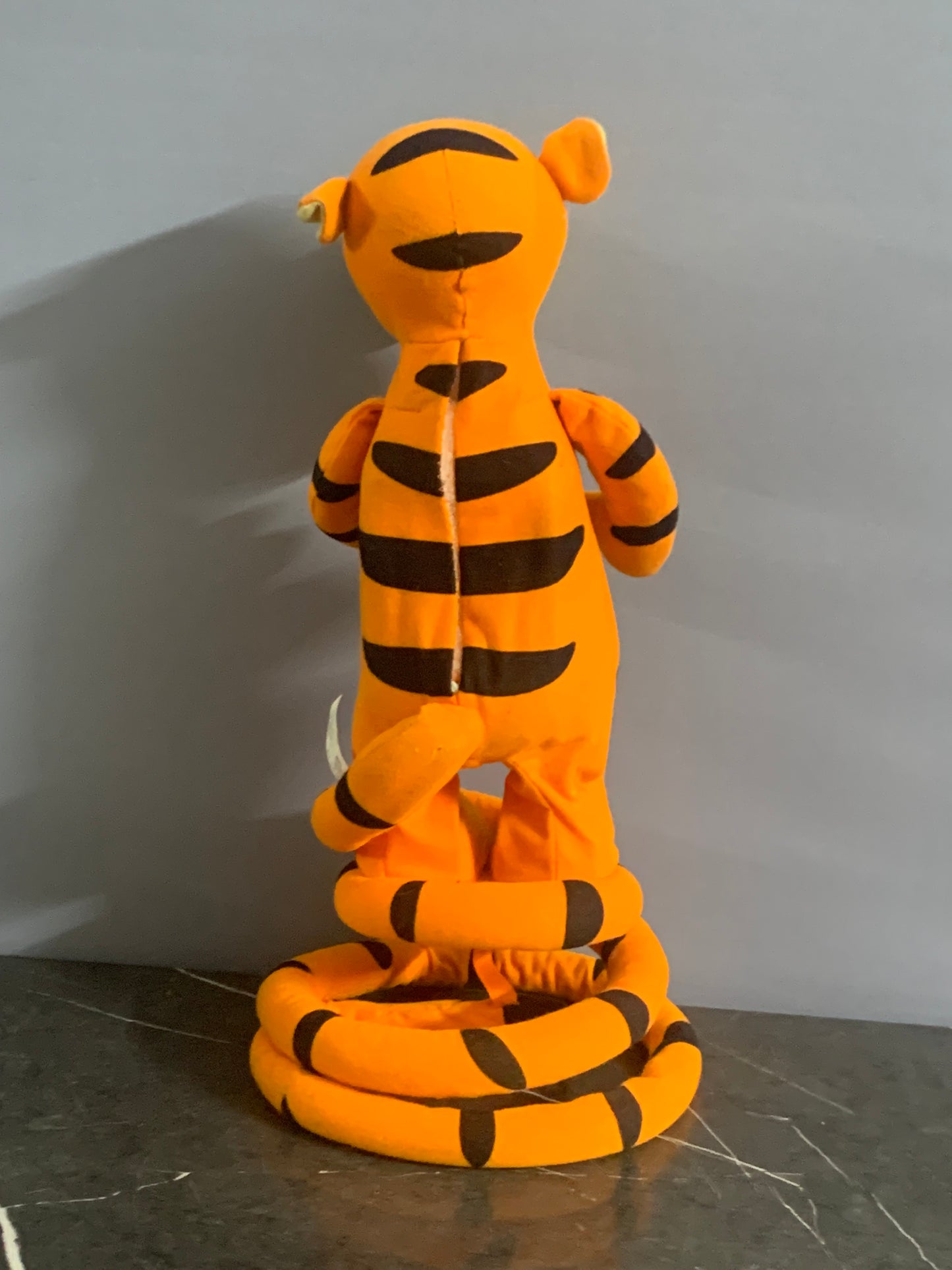 Disney Turbo Tail Bouncing Tigger SKU:BXL-069 (batteries’ cover missing)