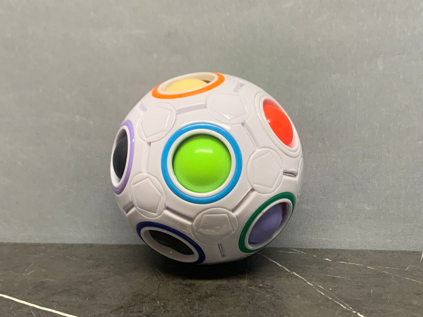 Cubidi Original Rainbow Puzzle Ball. SKU:BXL-032