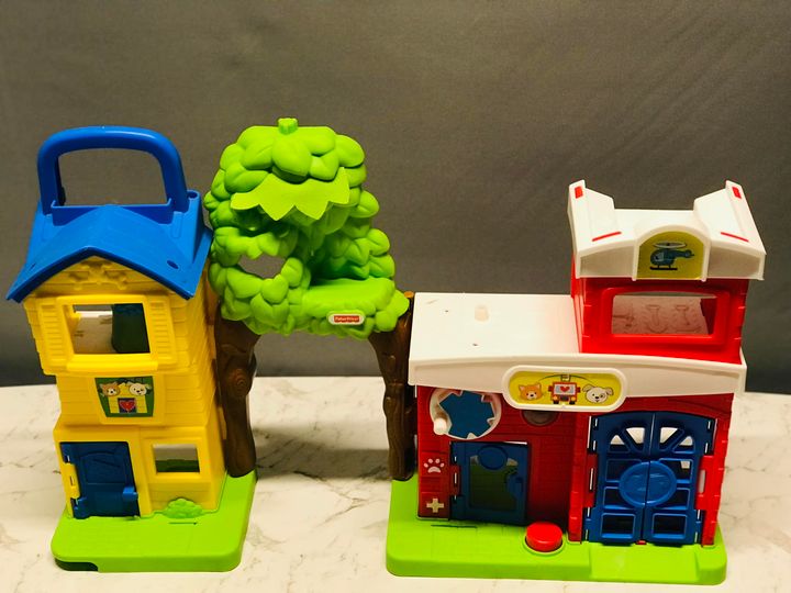 Fisher Price Little People Animal Rescue Fire station fire truck dog cat kitten