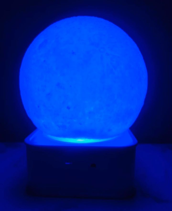 D 16324.  . . .  . . . . . .  Articture Globe Moon Lamp Night Light - Multicolor Lights - Portable - Pedestal