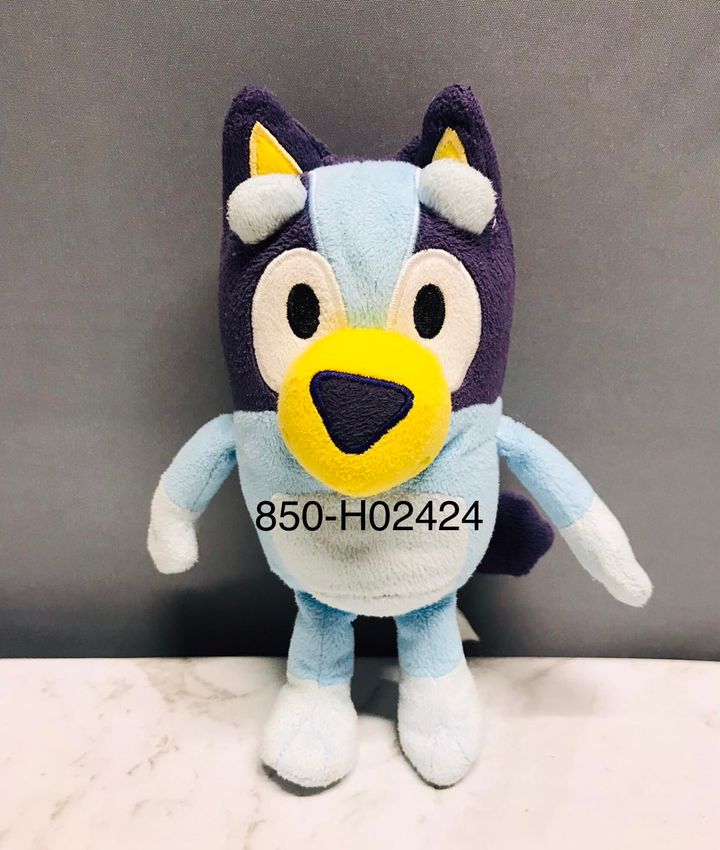 Moose Toys Bluey & Friends Bluey Stuffed Plush Toy