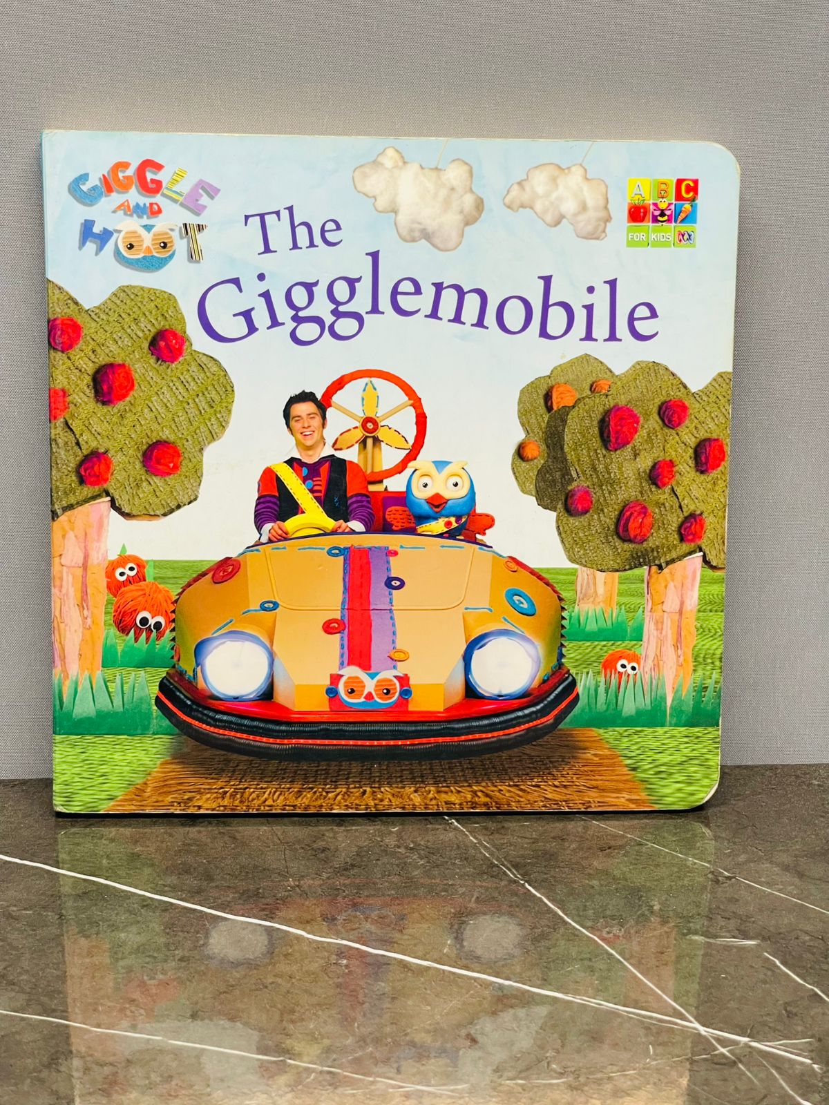Giggle and Hoot - The Gigglemobile Board Book.