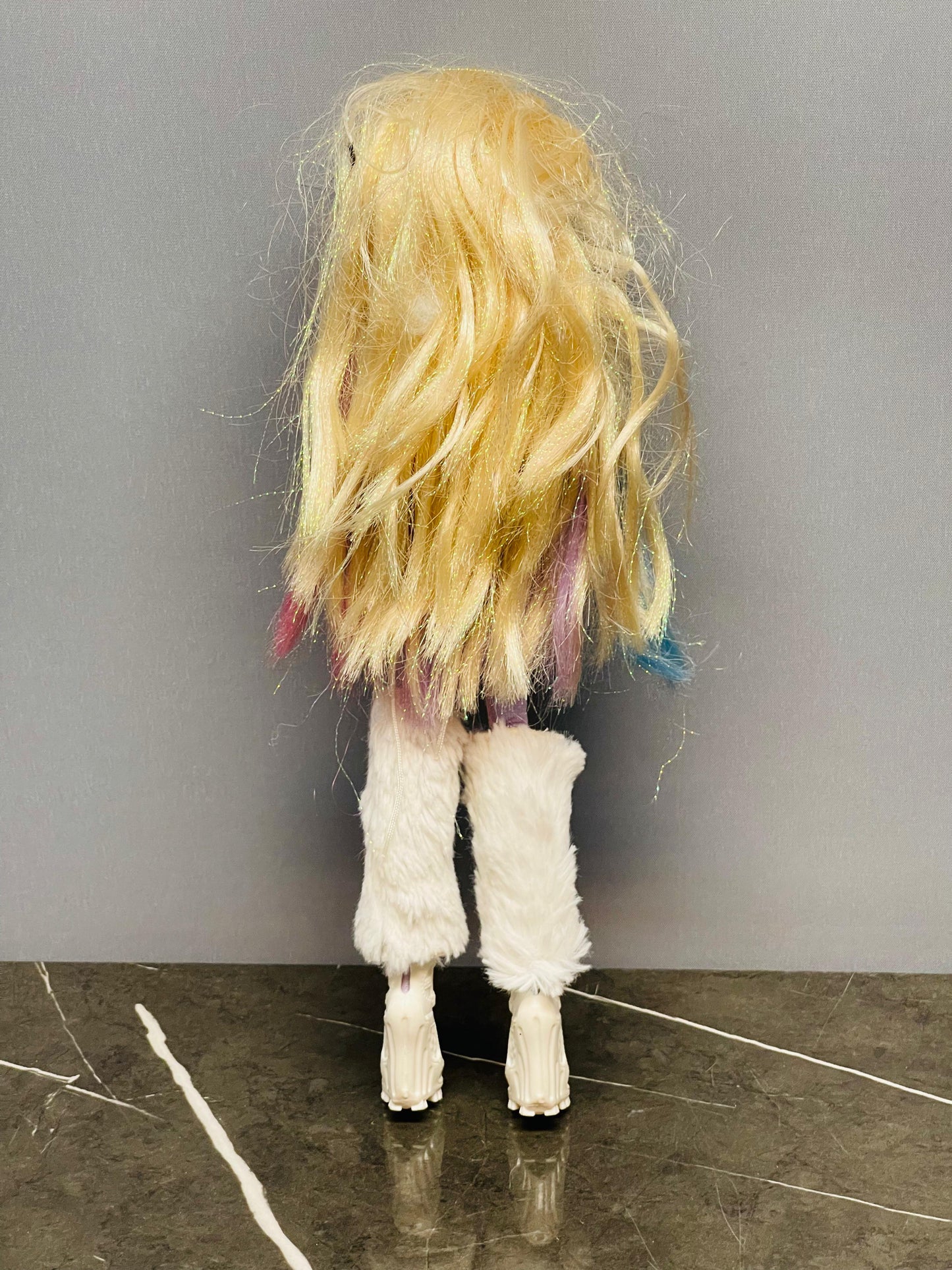 Monster High 1st Wave Original Abbey Bominable Doll (One arm broken)