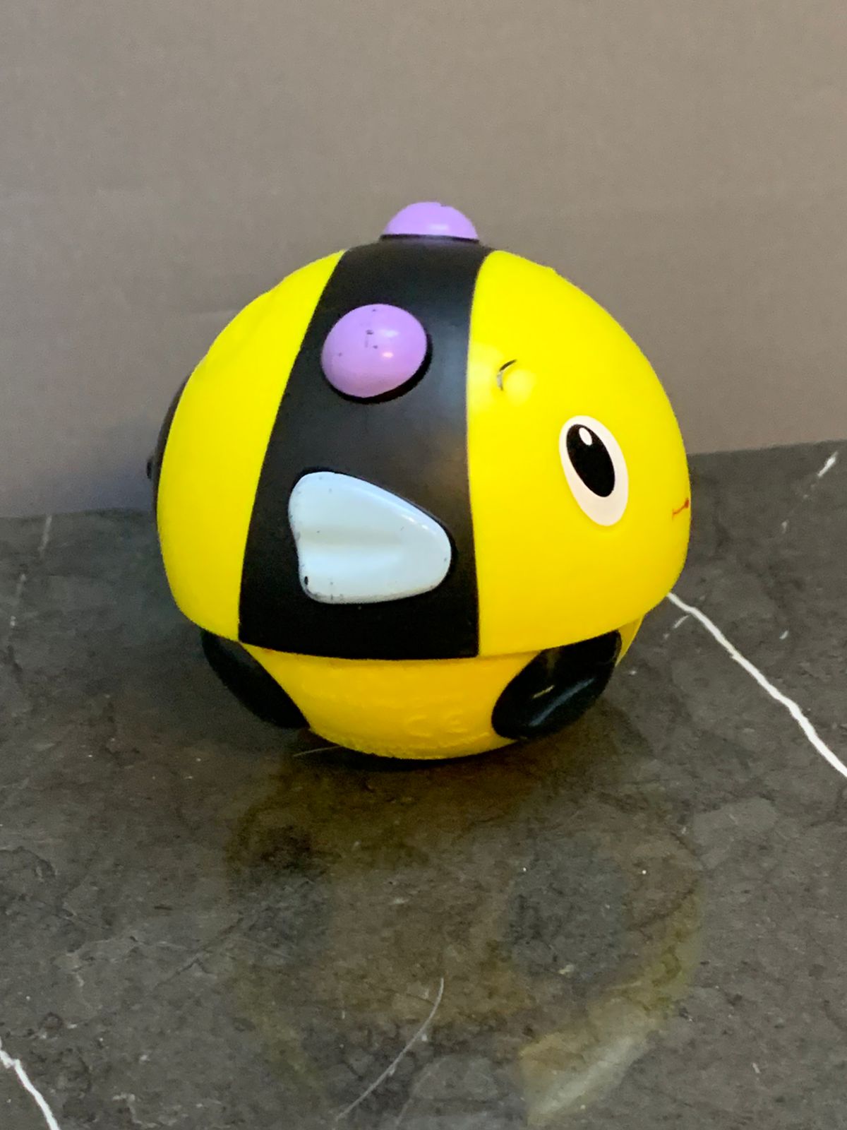 Bright Starts Having A Ball Giggables Bee. (Sounds not working)