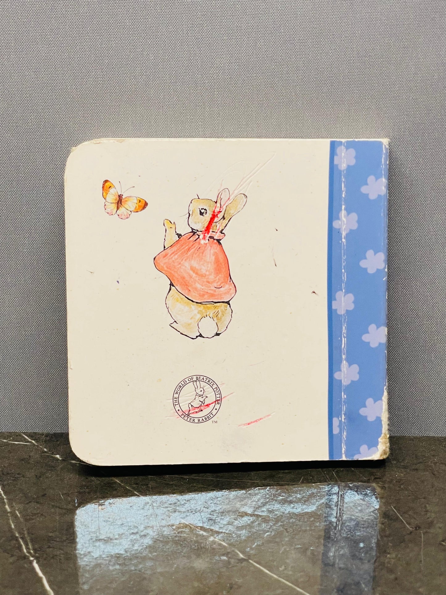 Peter Rabbit Colours Board Book. (7/10 condition)