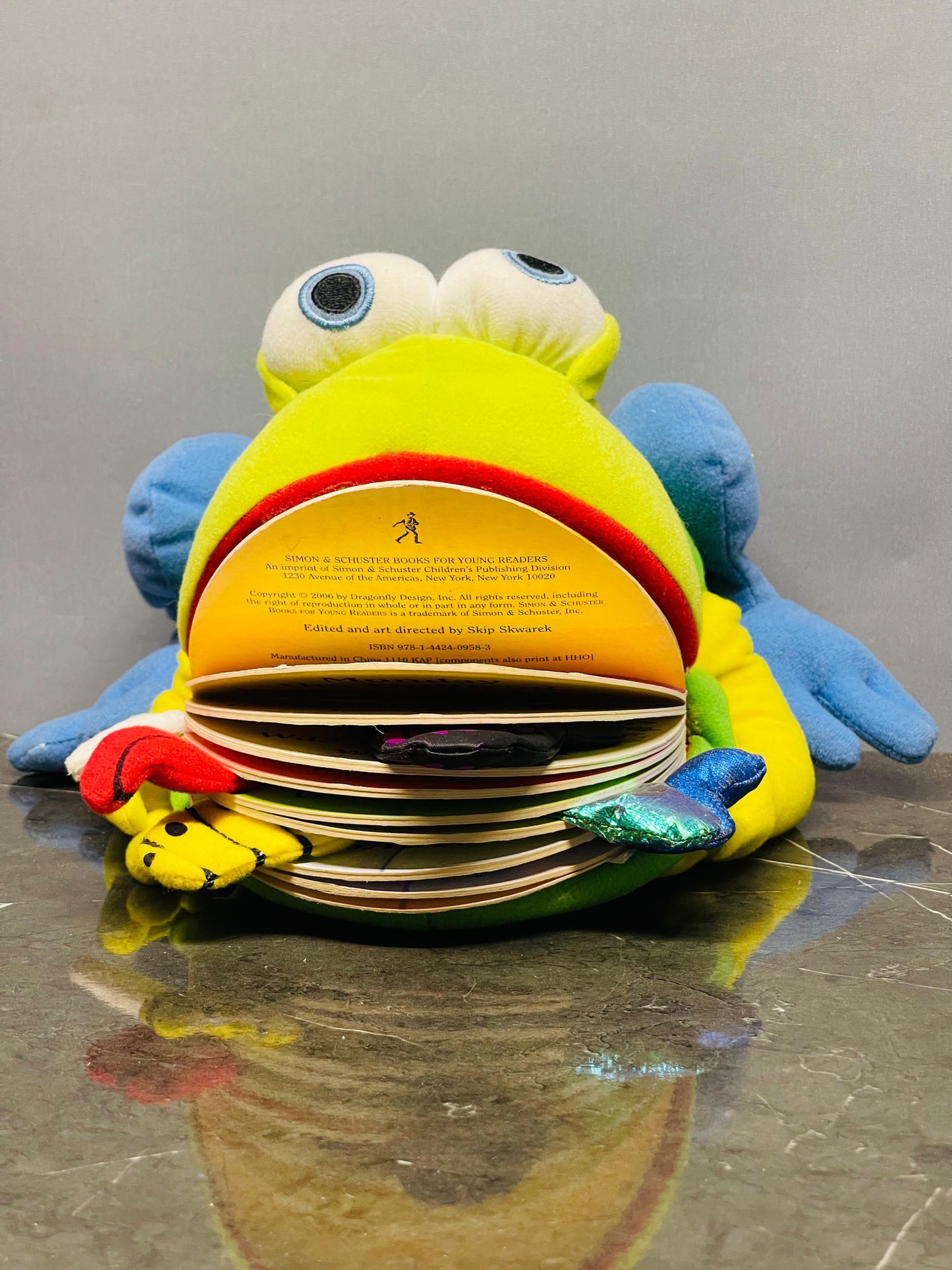Frog Pop Up Book by Simon & Schuster (9/10 condition)