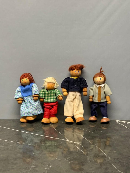 Wooden dollhouse people family. SKU:BXL-085