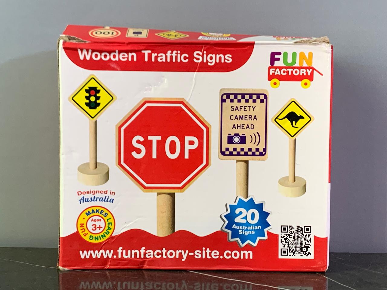 Fun Factory Wooden Traffic Signs. (14 pieces) SKU:BXL-059