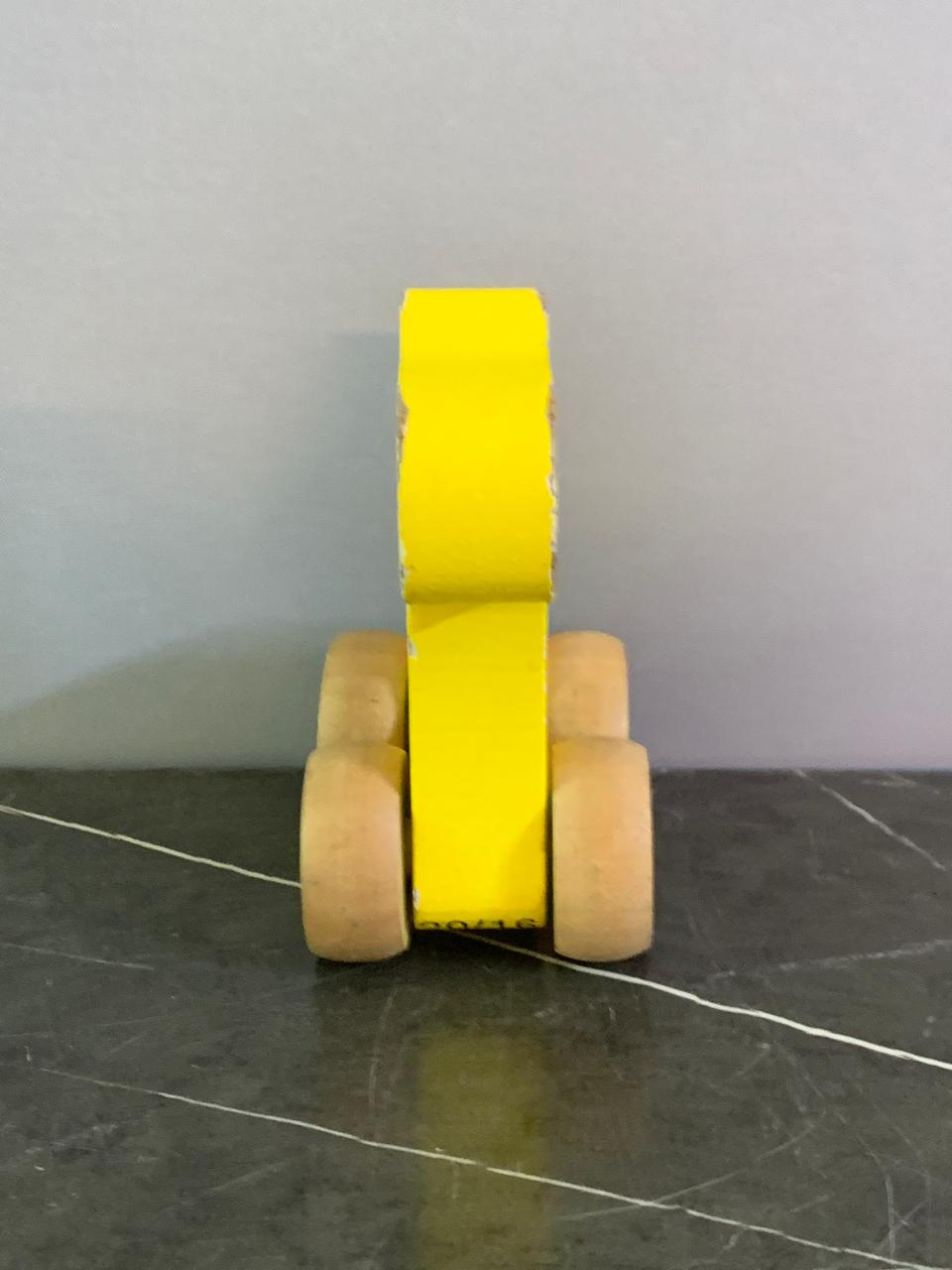 Wooden Pull-Along Giraffe Toy. SKU:BXL-021
