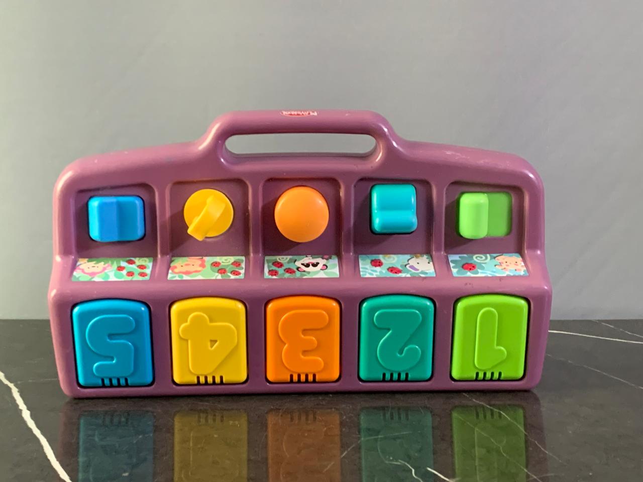 Playskool Poppin' Pals Pop-Up Activity Toy. (Rs 300 advance)