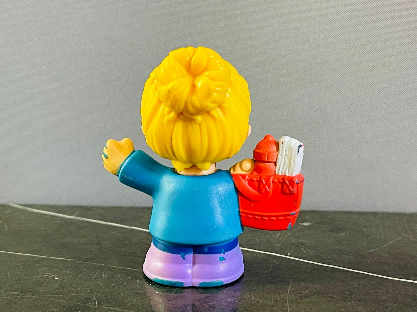 Fisher-Price Little People Blonde Mom Figure.