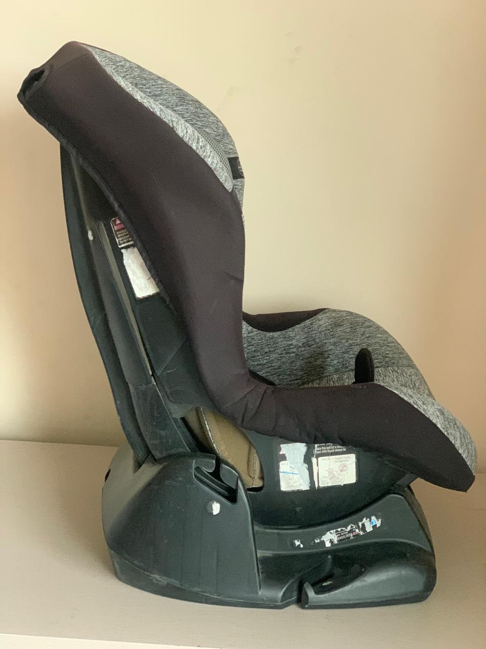 Evenflo Tribute LX Convertible Car Seat. (Rs 2000 advance)