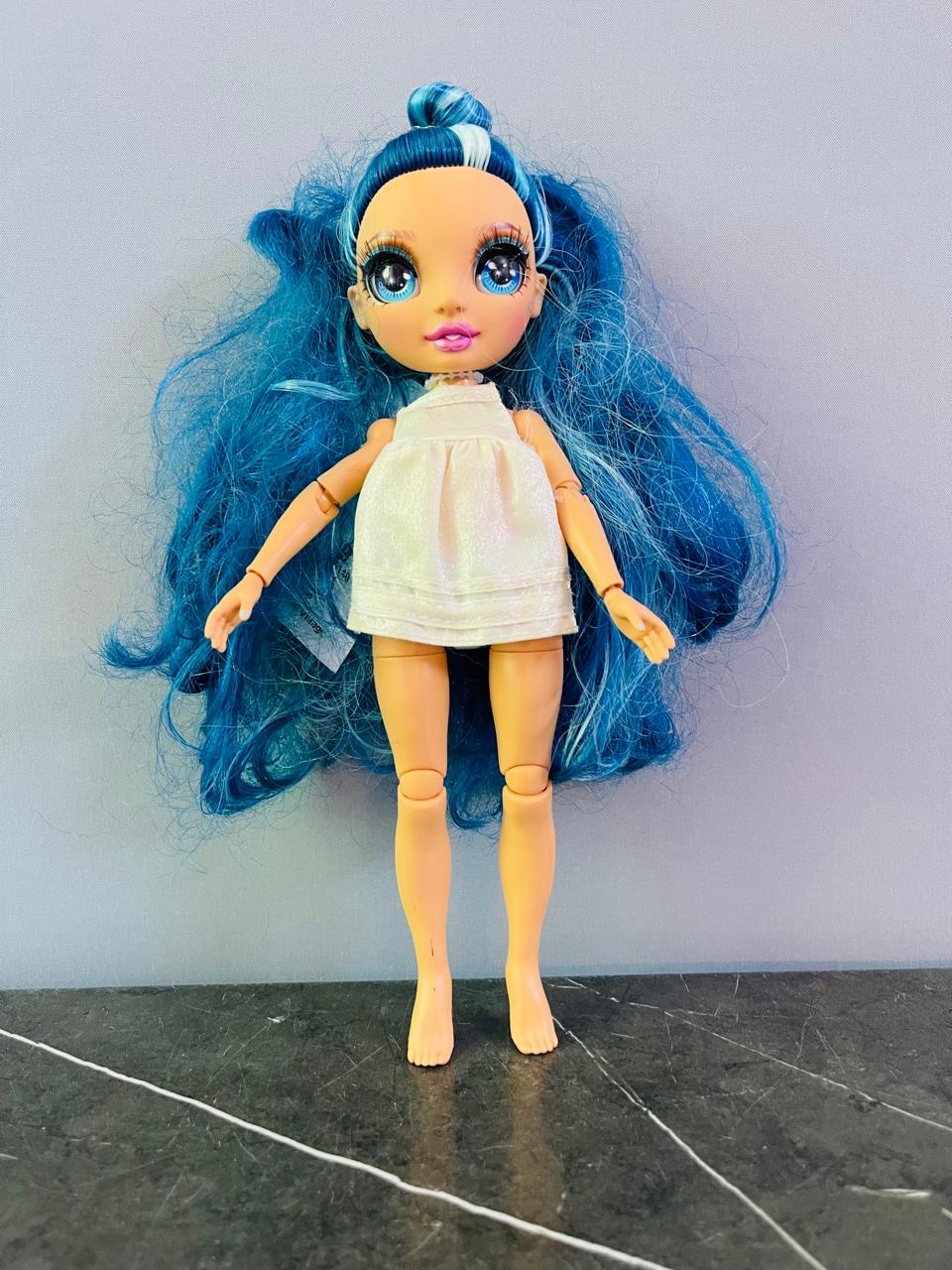 Rainbow High Junior High Skyler Bradshaw Fashion Doll.