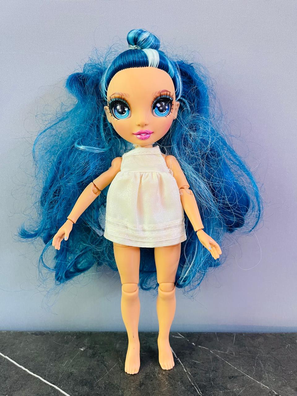 Rainbow High Junior High Skyler Bradshaw Fashion Doll.