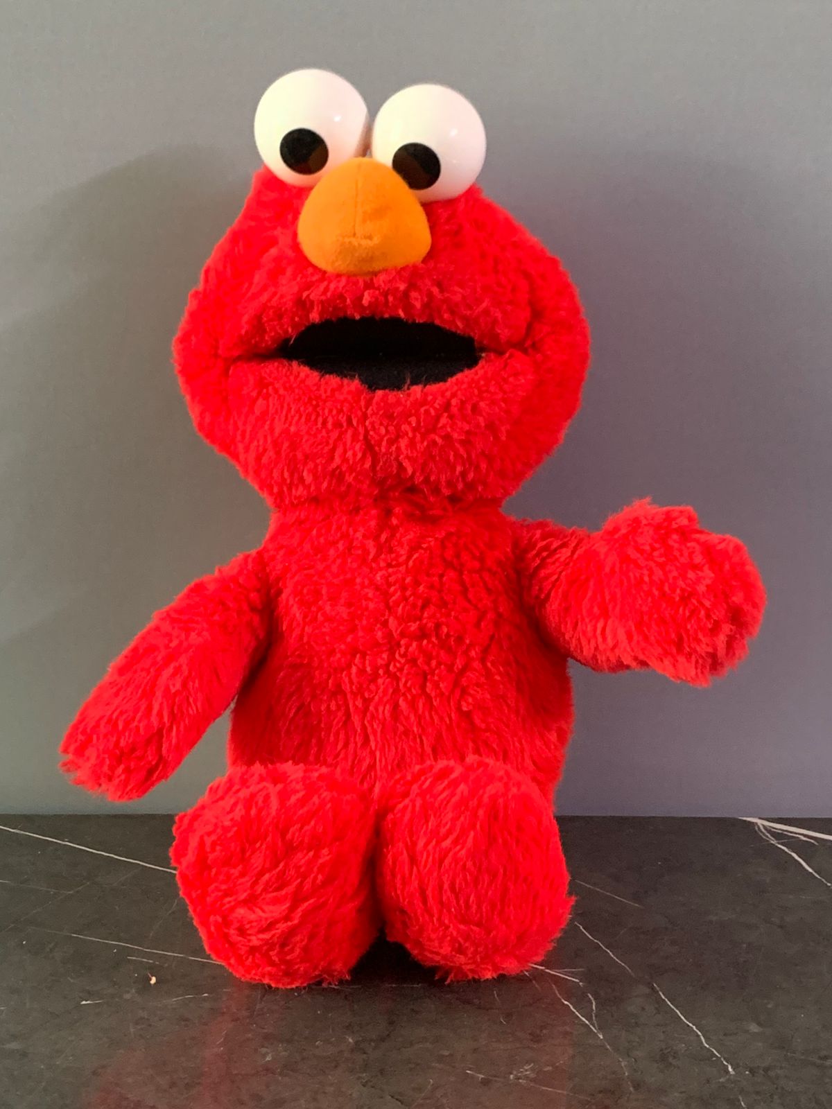Sesame Street Tickle Me Elmo Interactive Soft Toy.