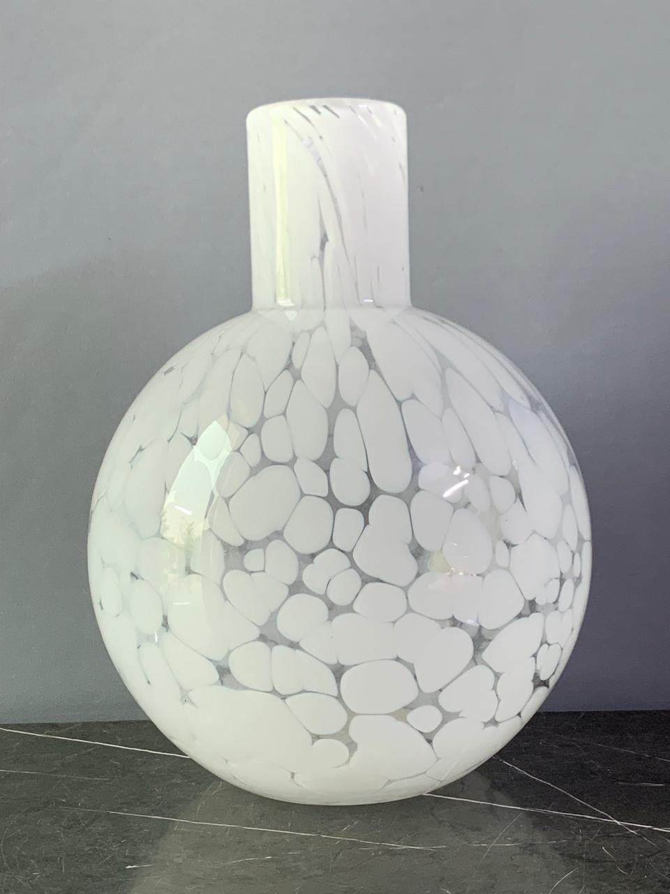 The Mia Blanco Glass Vase. (Only for isb n adjacent areas) (Rs 350 advance)