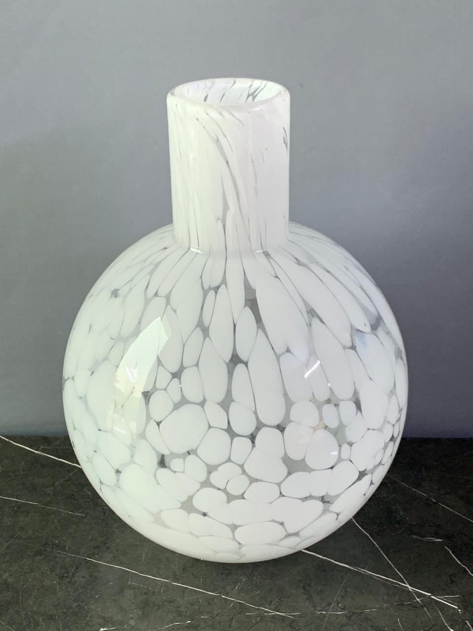 The Mia Blanco Glass Vase. (Only for isb n adjacent areas) (Rs 350 advance)