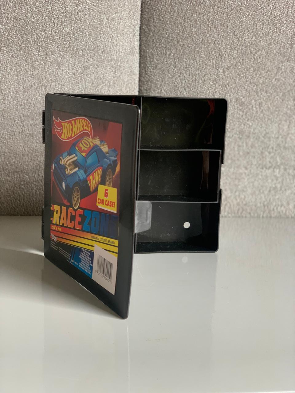Hot Wheels Race Zone 6-Car Storage Case.