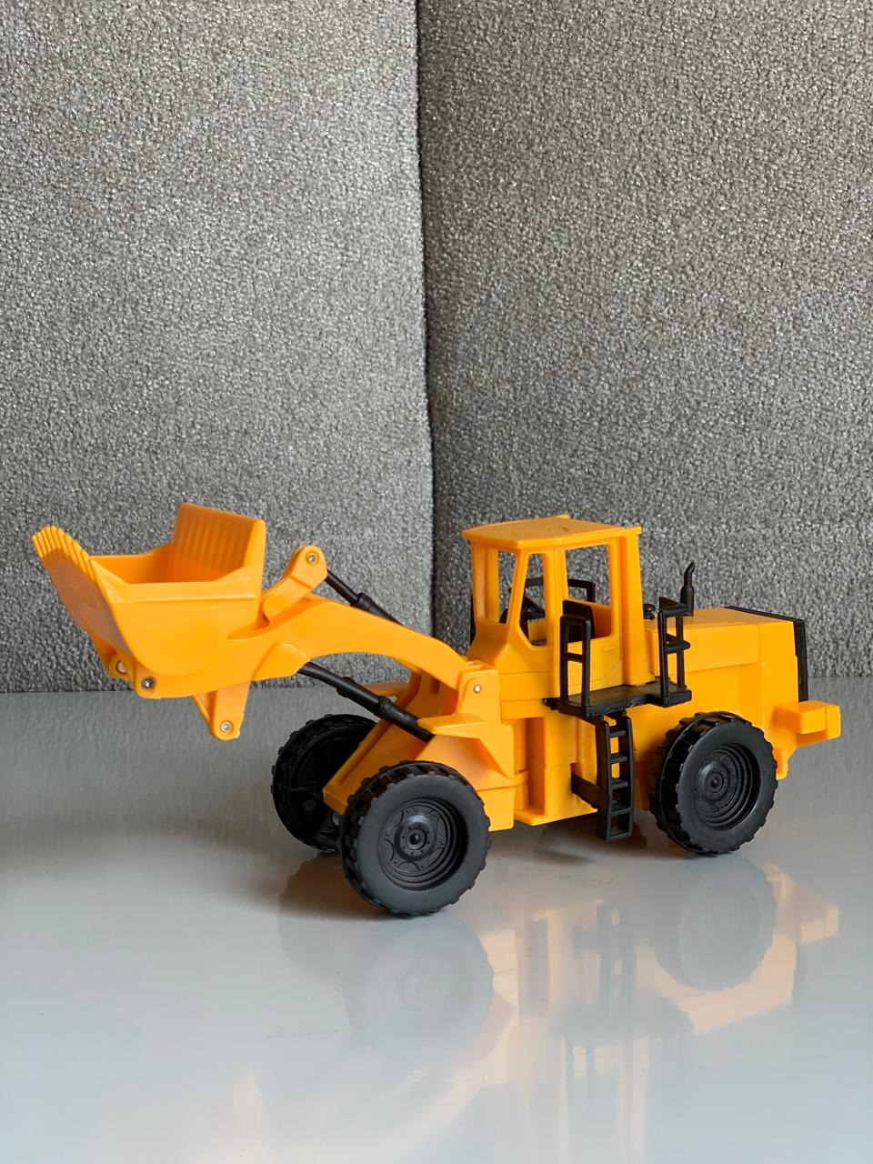 Kenworth Construction Wheel Loader Toy.