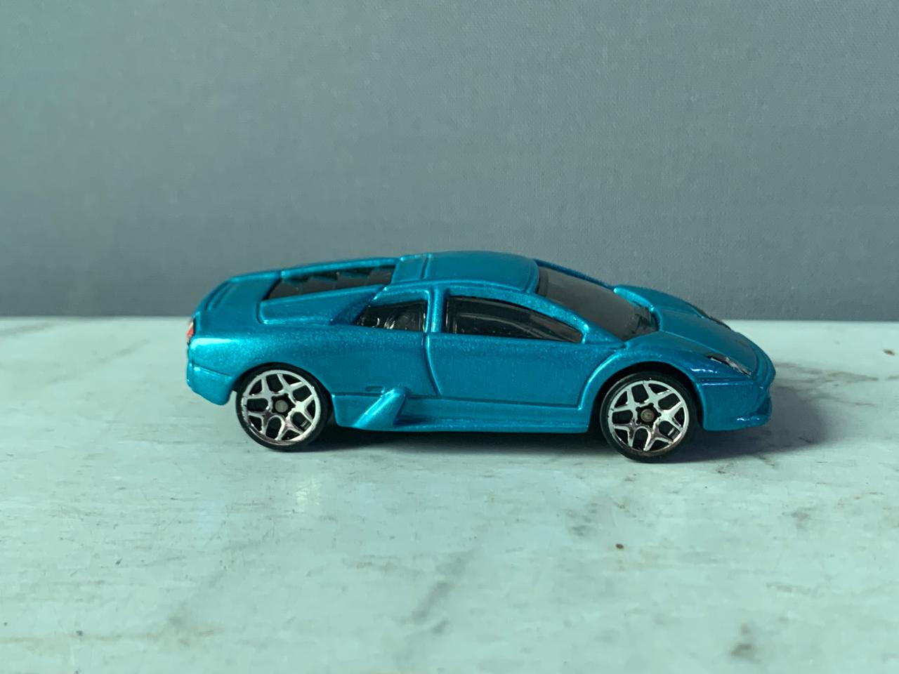 Hot Wheels HW Exotics Lamborghini Murciélago.
