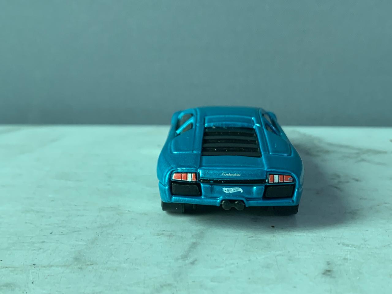 Hot Wheels HW Exotics Lamborghini Murciélago.