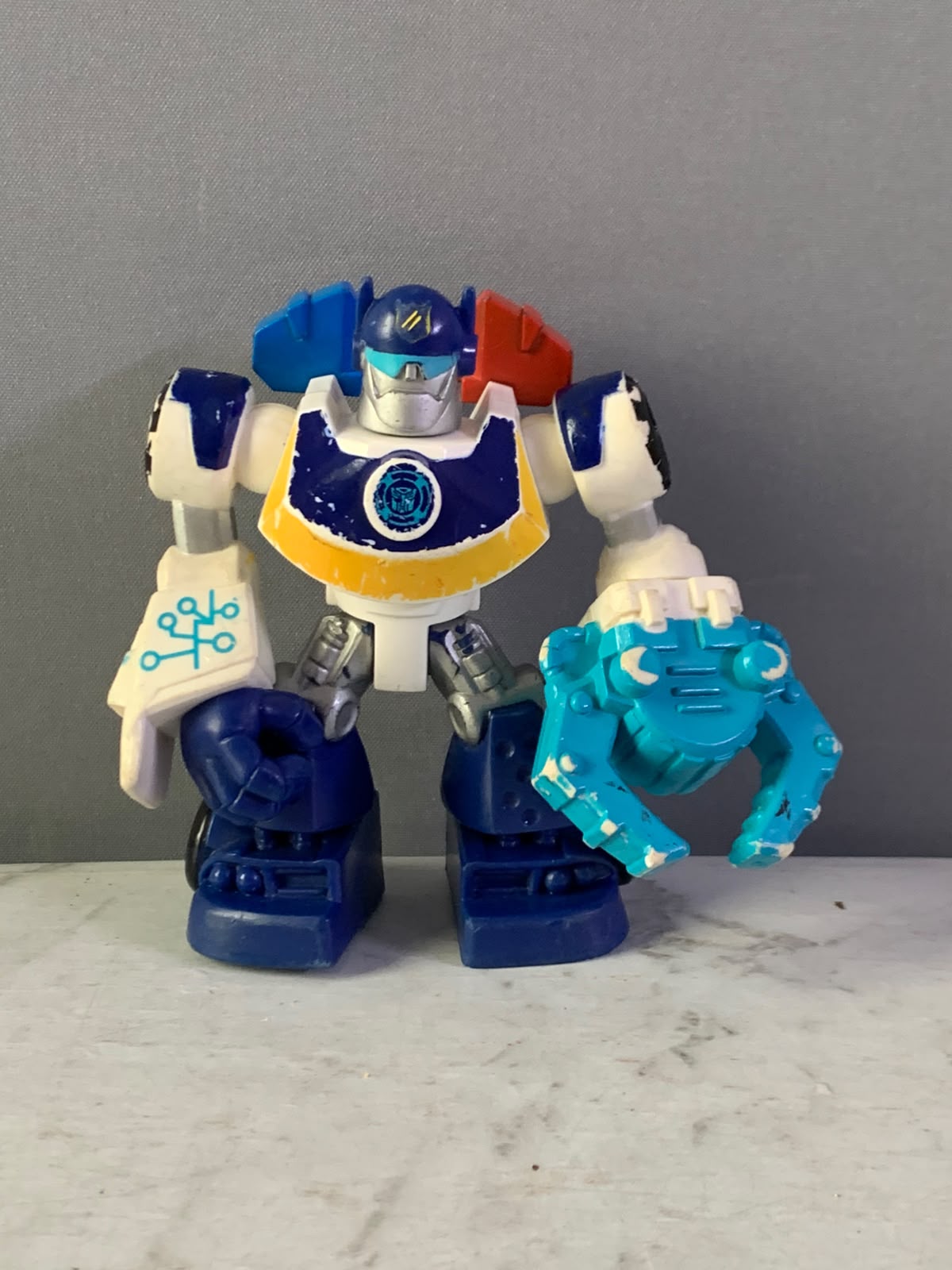 Playskool Heroes Transformers Rescue Bots Energize Chase the Police-Bot.