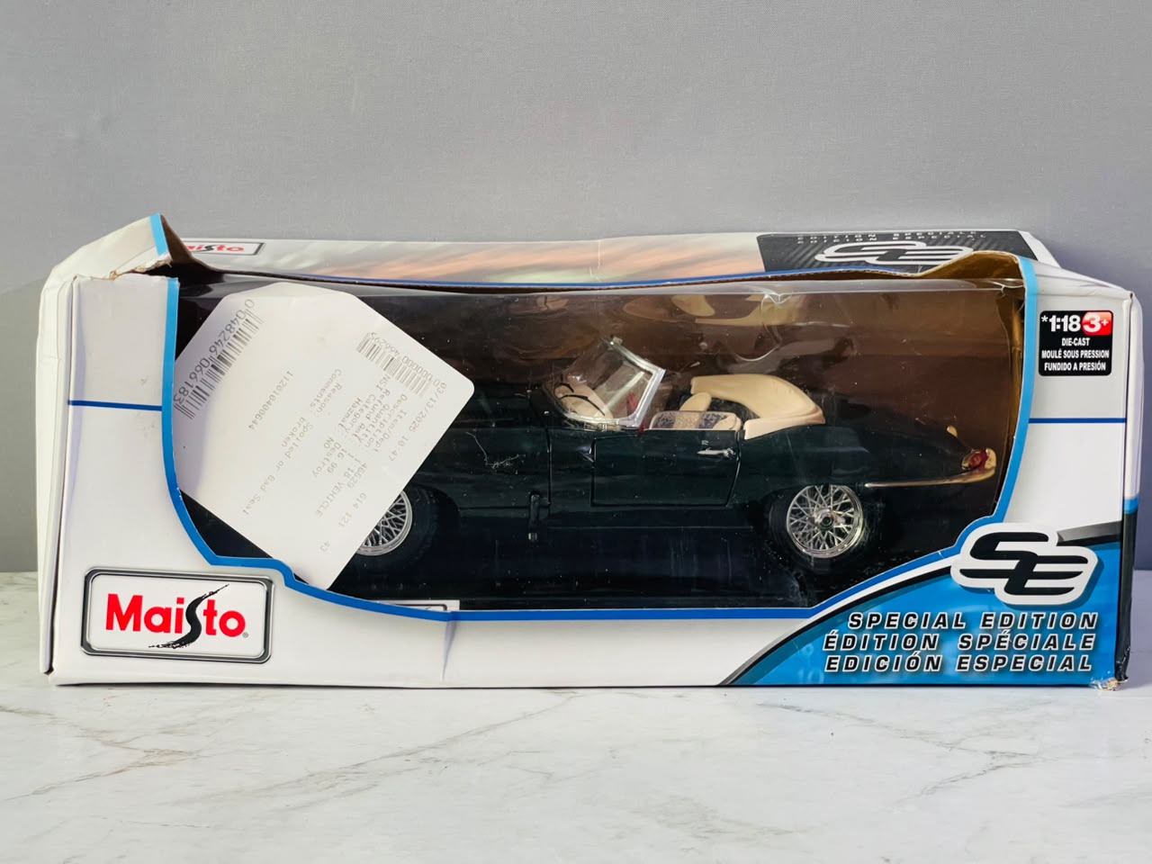 Bburago 1961 Jaguar E-Type Cabriolet. (New)
