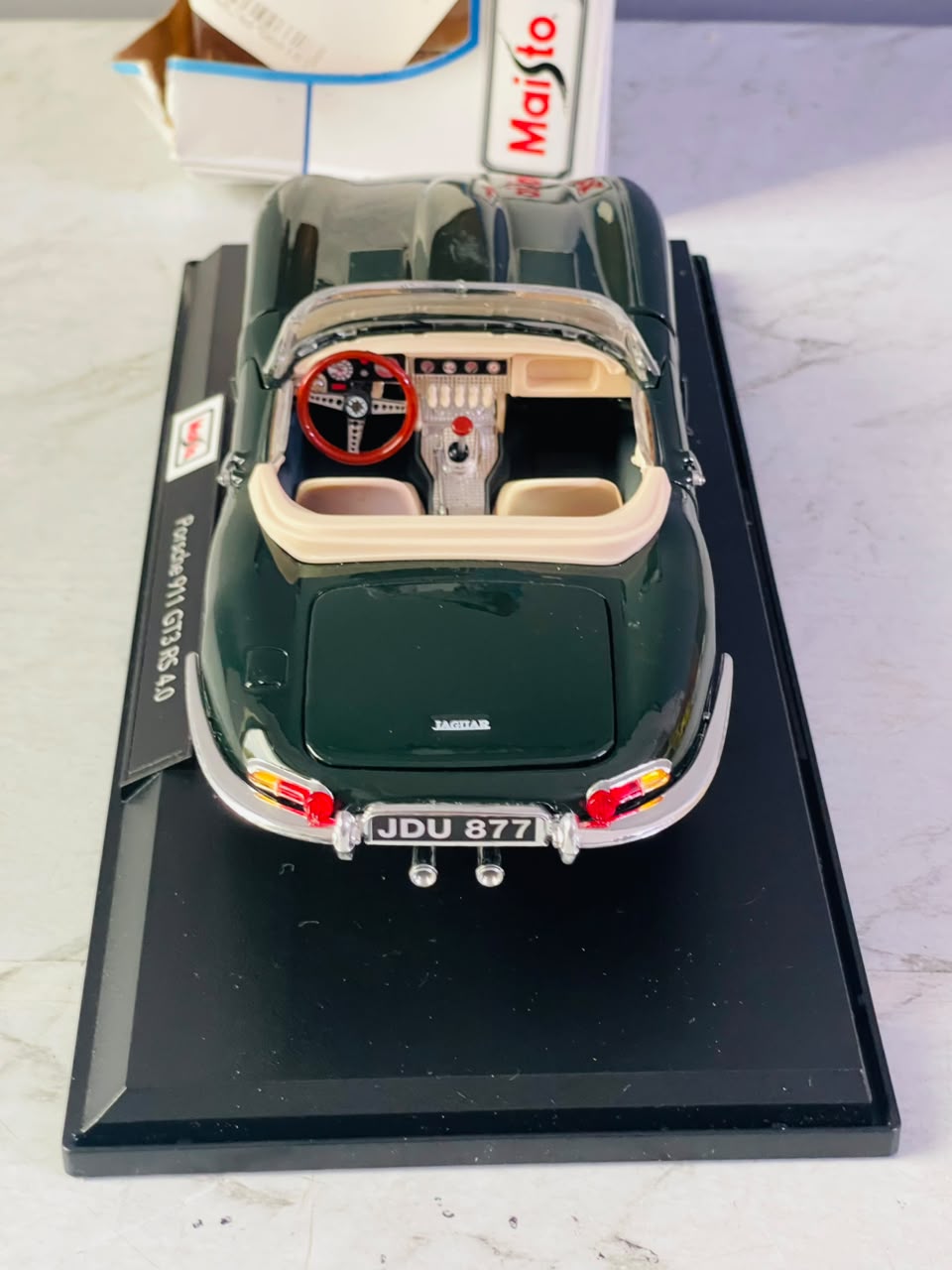 Bburago 1961 Jaguar E-Type Cabriolet. (New)