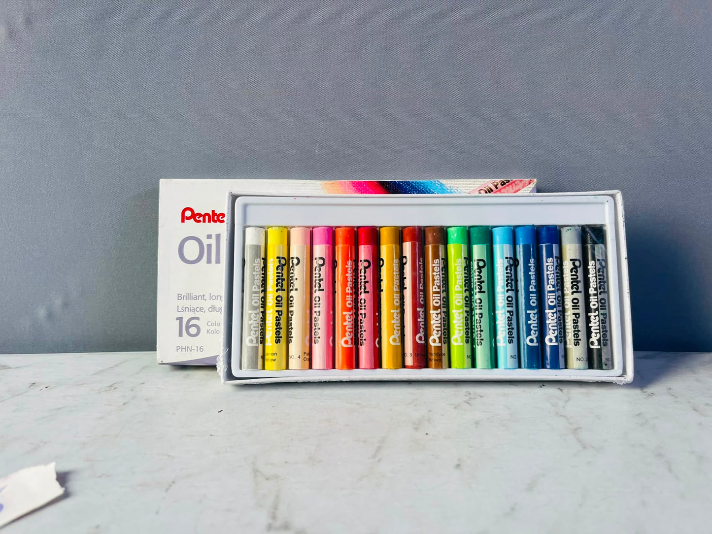 Pentel Arts Oil Pastels 16-Colour Set. (New)